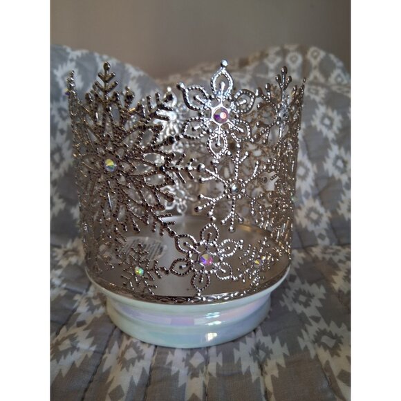 Bath & Body Works Silver Gem Iridescent Holiday Snowflake 3-Wick Candle Holder - Picture 2 of 2